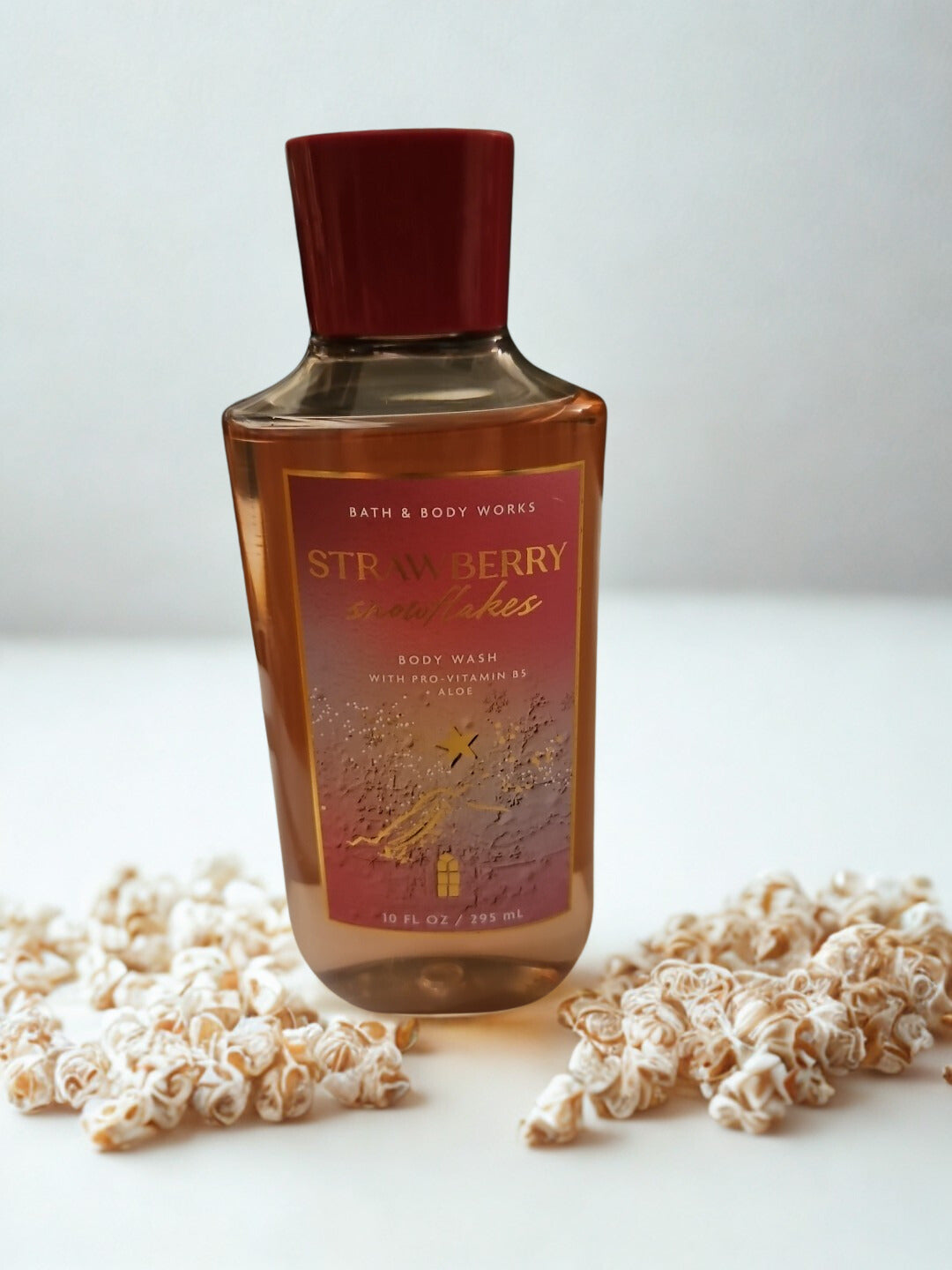 Bath & Body Strawberry Snowflakes Body Wash - 10 fl.oz.  - Amazing Strawberry Scent