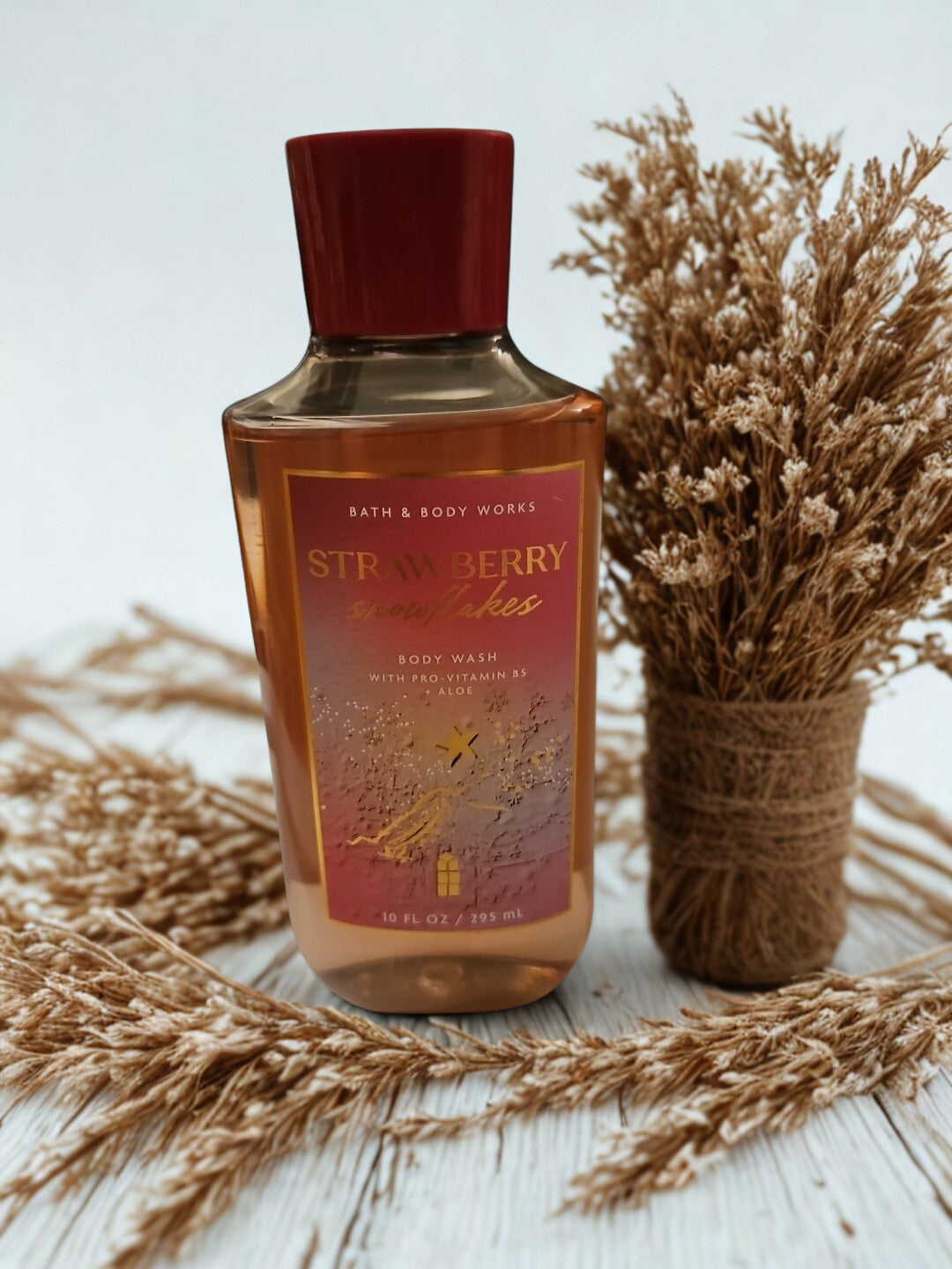 Bath & Body Strawberry Snowflakes Body Wash - 10 fl.oz.  - Amazing Strawberry Scent