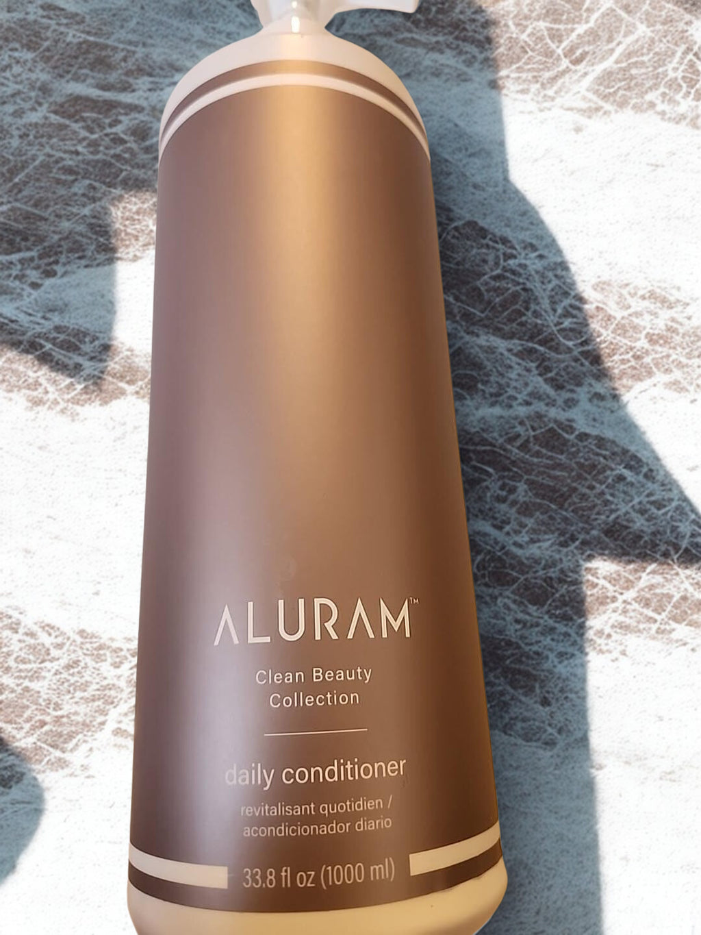 Alurum Clean Beauty Daily Conditioner in use application