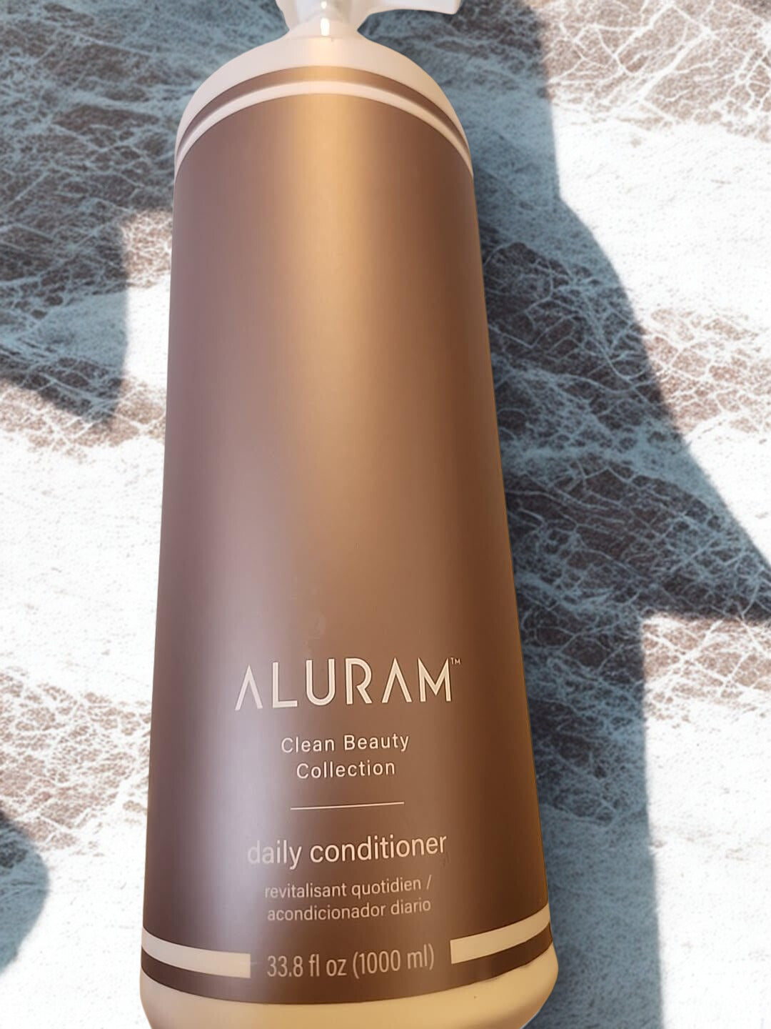 Alurum Clean Beauty Daily Conditioner in use application