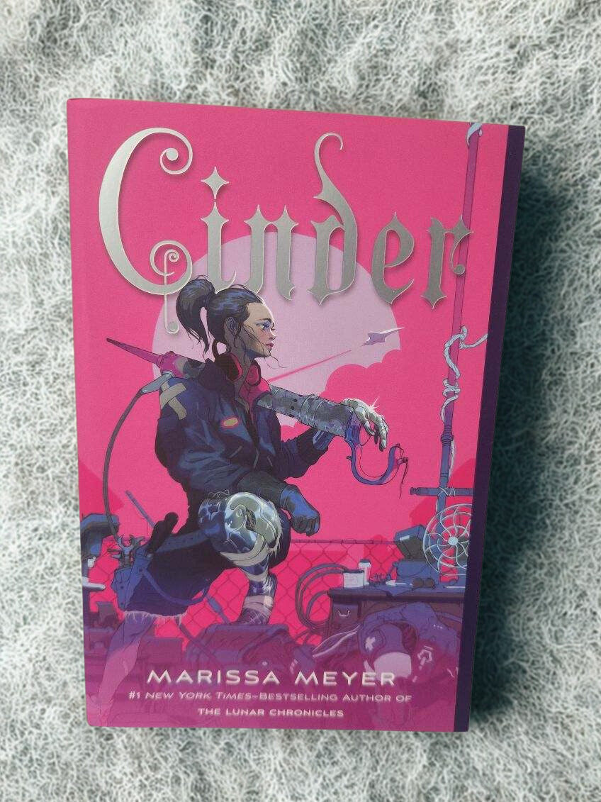 Cinder The Lunar Chronicles by Marissa Meyer - New