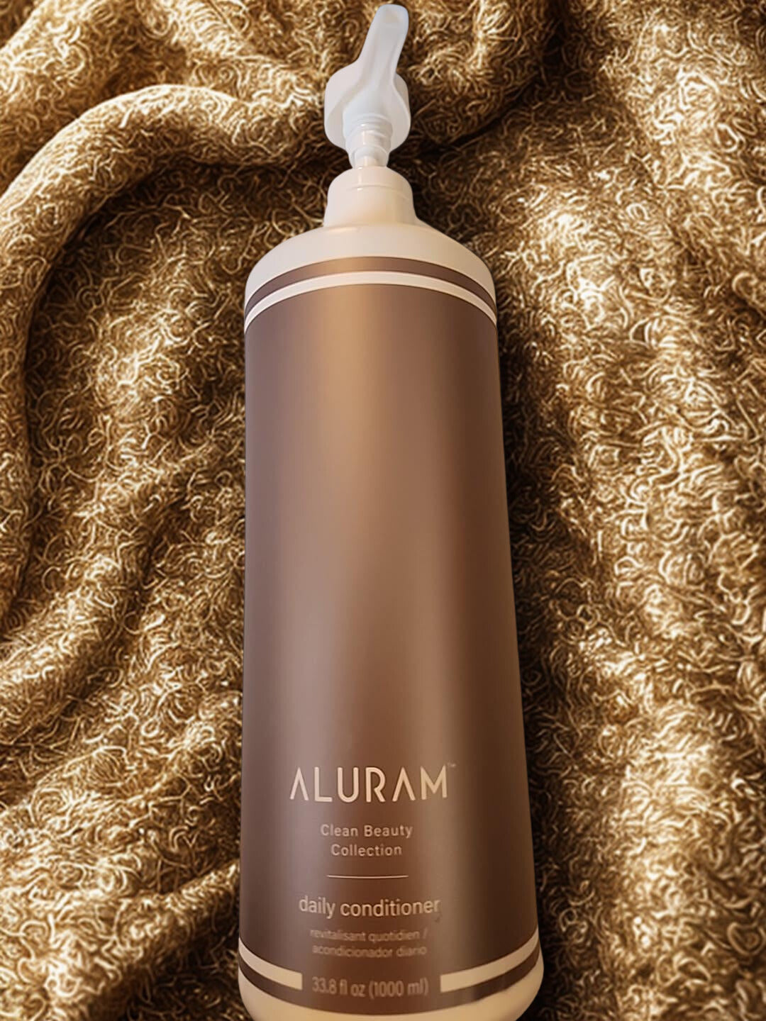 "Alurum Daily Conditioner bottle detail and label close-up