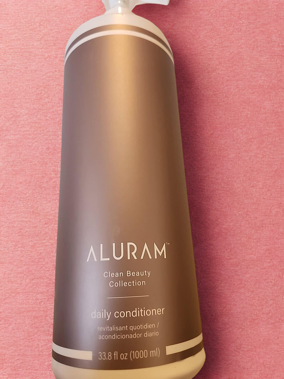 Alurum Daily Conditioner bottle back view with ingredients